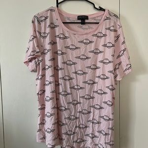 FOREVER 21+. PLANET T-SHIRT. PINK. 3X